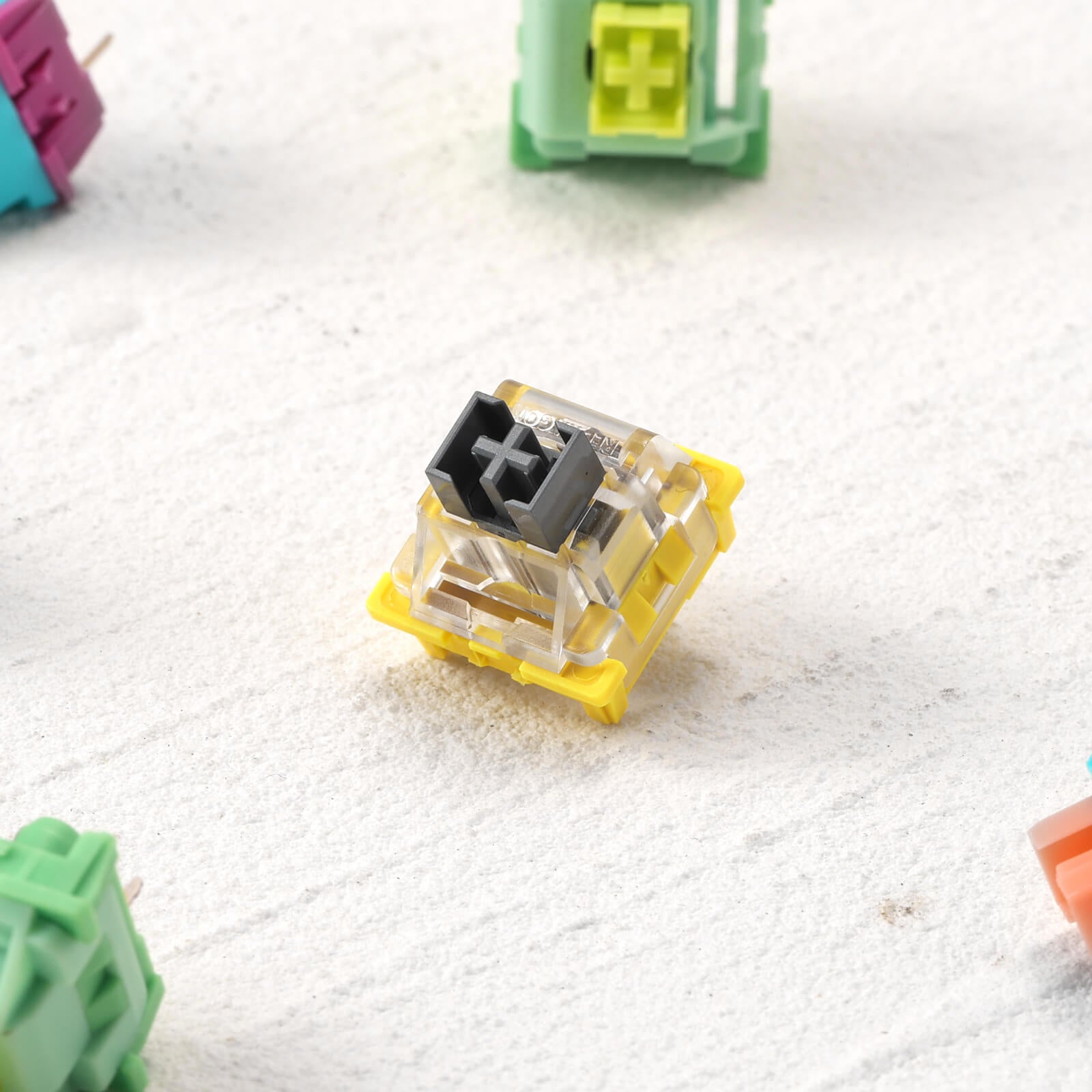 Redragon A113 Bullet-S Tactile Mechanical Switch, Modifikasi Keyboard DIY Hot-Swappable Clicky Switch, 50 Juta Klik (24 pcs Switch, Keycap + Pencabut Switch)